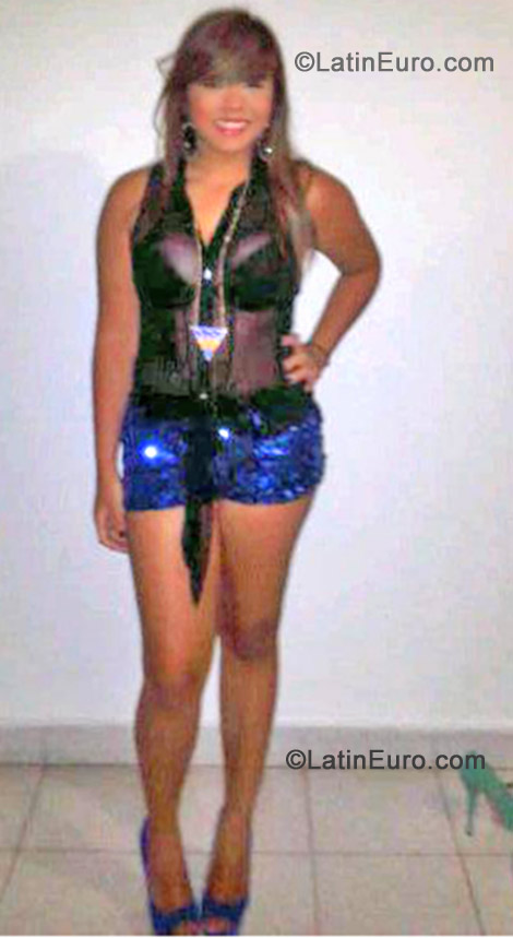Date this pretty Colombia girl Karla from Barranquilla CO11742