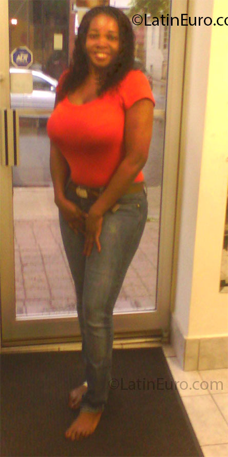 Date this pretty Canada girl Yesenia from Toronto CA552
