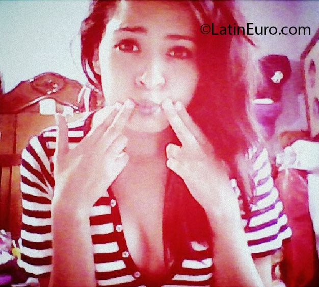 Date this nice looking Mexico girl Aleesh from Saltillo MX811