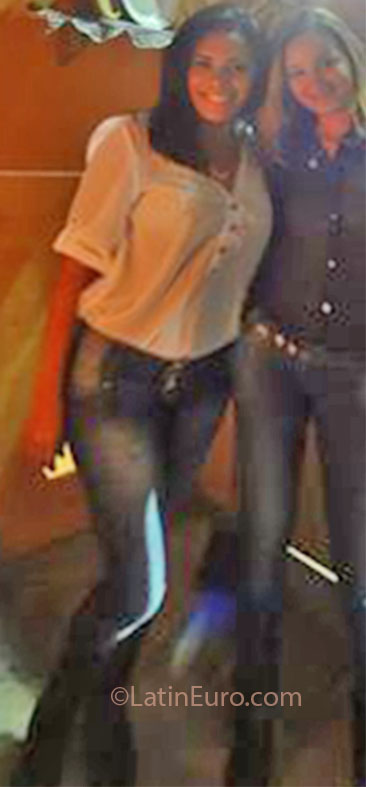 Date this delightful Brazil girl Fabiana from Porto Se g uro BR7348