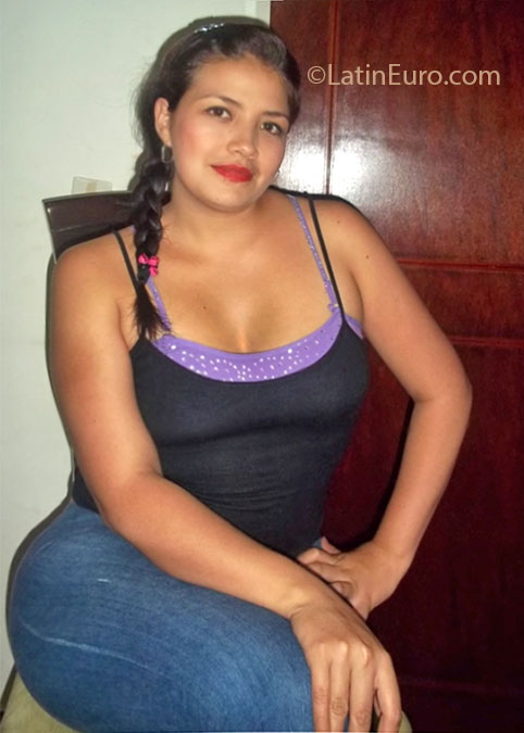 Date this charming Colombia girl Manuela from Armenia CO11979