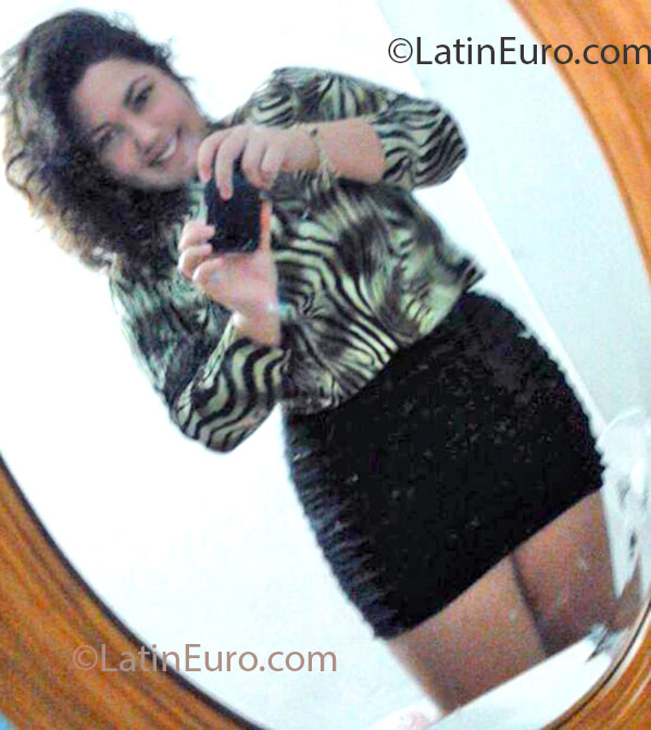 Date this cute Portugal girl Thaysa from Lagos PT58