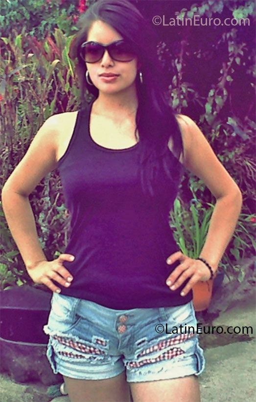 Date this young Colombia girl Lucia from Cali CO12008