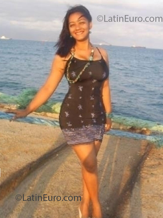 Date this fun Dominican Republic girl Digna from Barahona DO22187