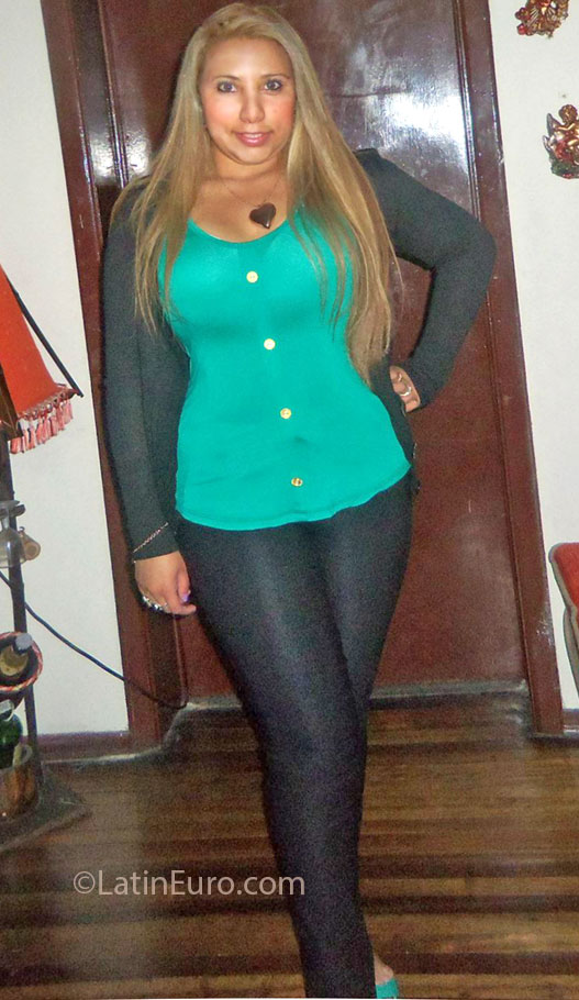Date this voluptuous Colombia girl Nini from Bogota CO12089
