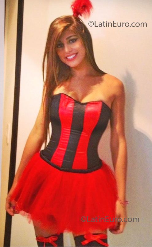 Date this nice looking Mexico girl Natalia from Cancun and Bogota CO12121