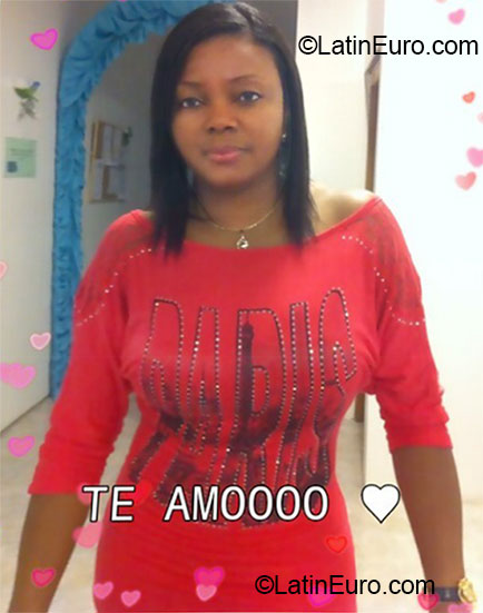 Date this attractive Colombia girl La morena from Valencia CO12341