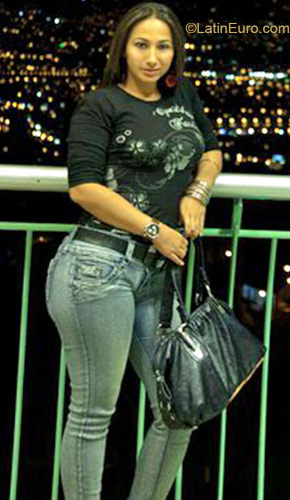 Date this attractive Colombia girl Elizabeth from Medellin CO12437