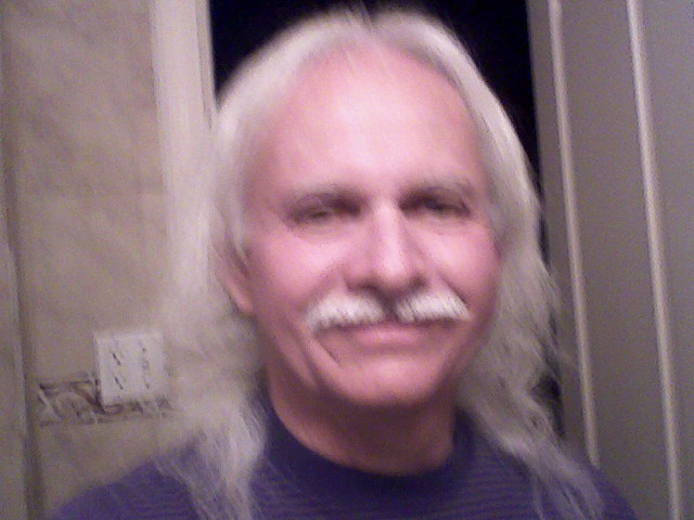 Date this gorgeous United States man JERRY from Saint Petersburg US14040