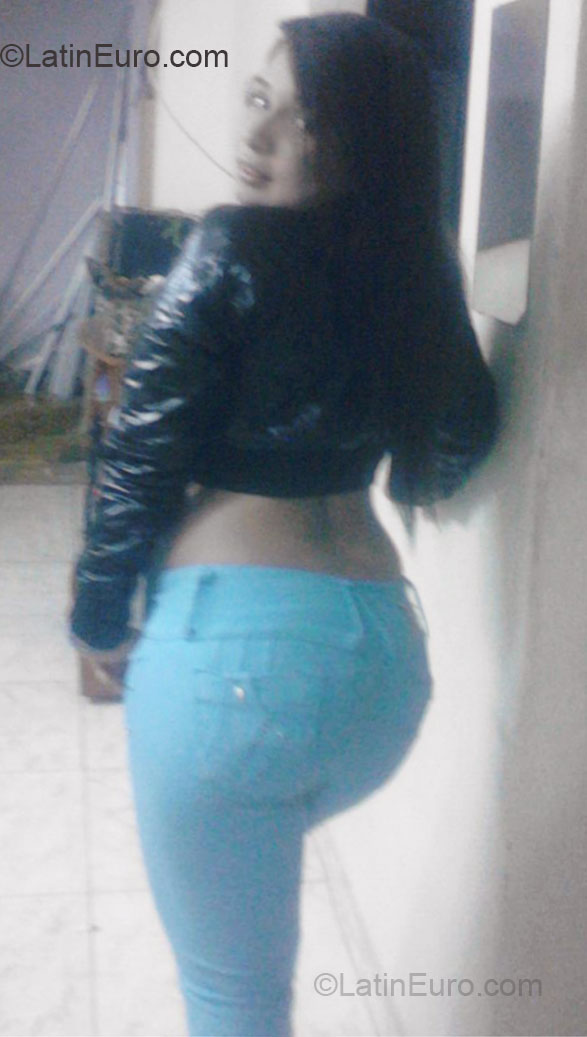 Date this voluptuous Colombia girl Kelly from Medellin CO12474