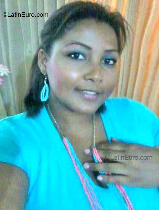 Date this young Colombia girl Marianela from Cartagena CO16195