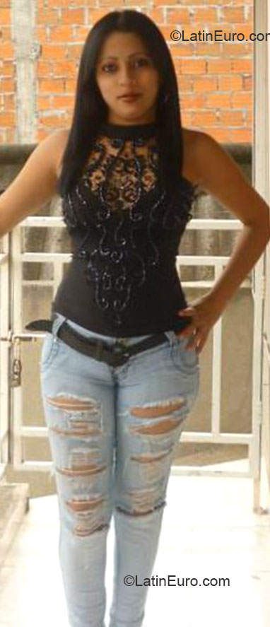Date this gorgeous Colombia girl Jadiyi from Cali CO12511