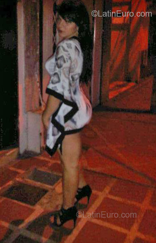 Date this pretty Colombia girl Carolina from Cali CO12653