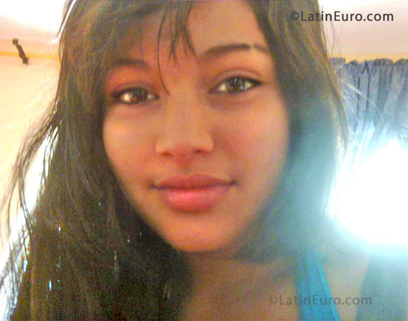 Date this tall Colombia girl Aylin from Cali CO12729