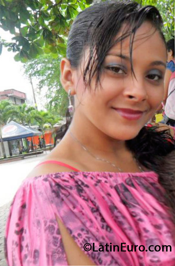 Date this gorgeous Colombia girl Marlis from Apartado CO13023