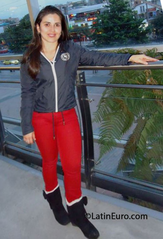 Date this attractive Colombia girl JOHANA from Bogota CO13044