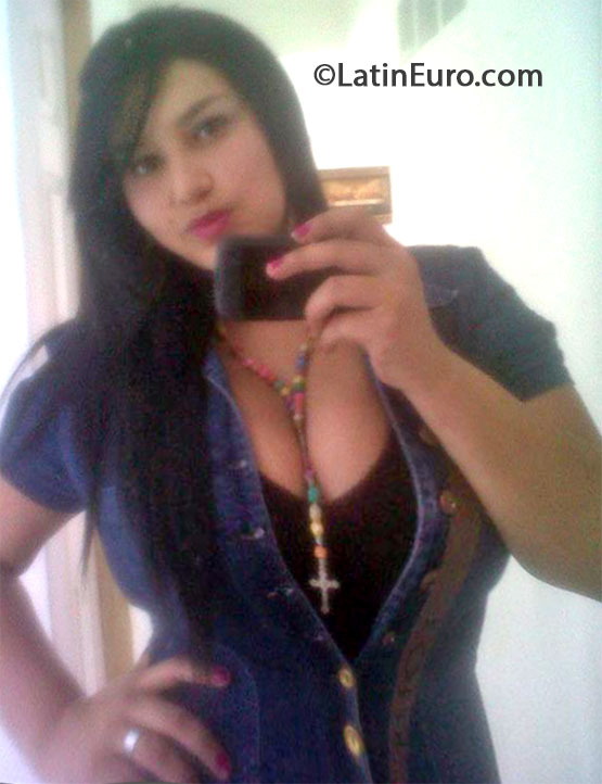 Date this foxy Colombia girl KATERIN from Medellin CO13248