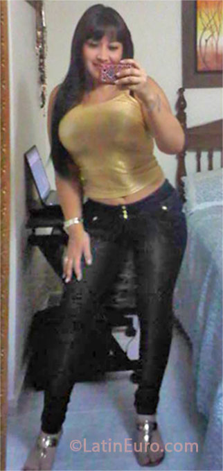 Date this nice looking Colombia girl Zoraya from Medellin CO14831