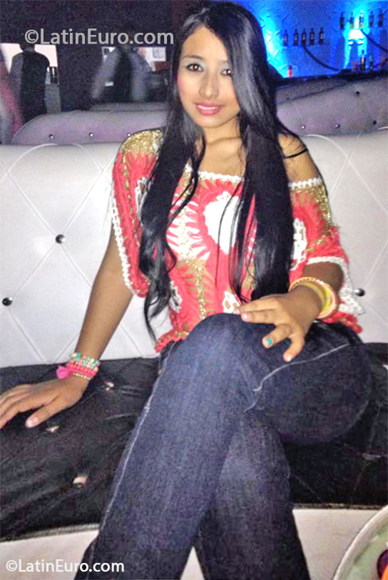 Date this voluptuous Colombia girl Sara from Cali CO13340