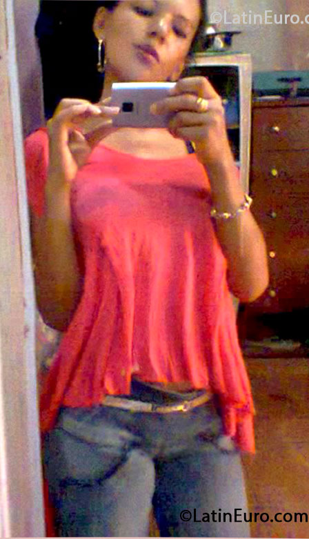 Date this nice looking Brazil girl Adriana from Brasilia BR7926