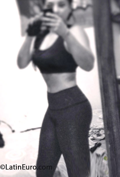 Date this sensual Colombia girl Ngela from Bogota CO13396