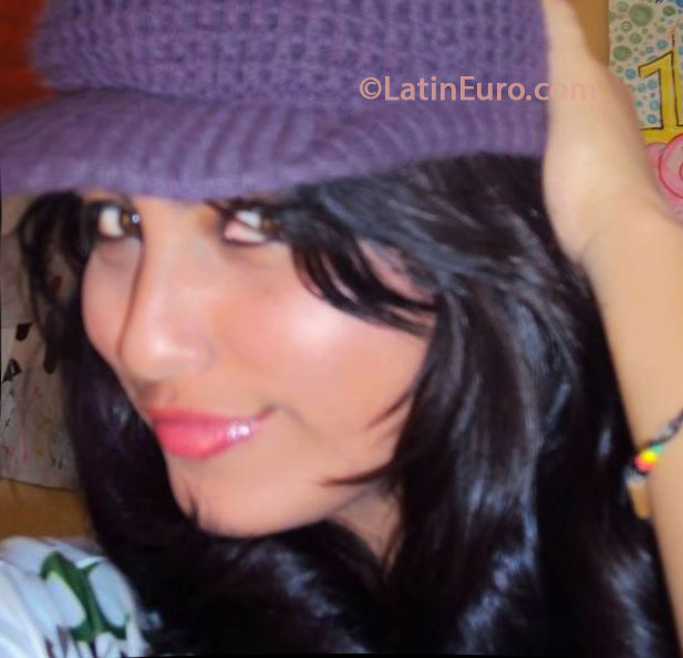 Date this foxy Colombia girl Wendy from Cali CO13421