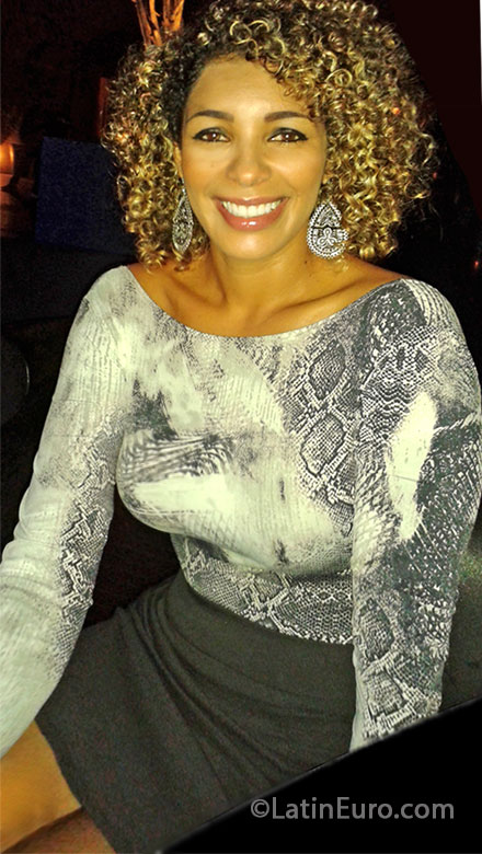 Date this stunning Brazil girl Vivian from Sao Paulo BR7992