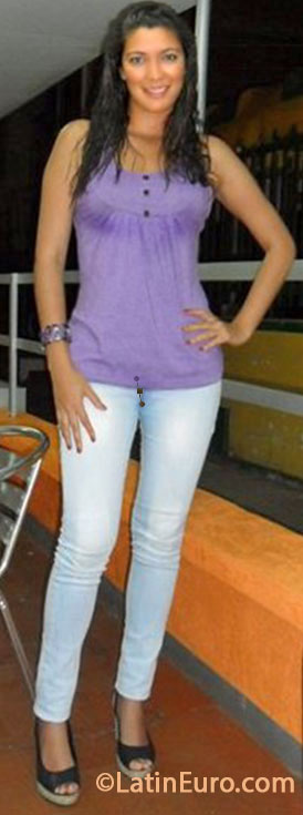 Date this nice looking Colombia girl DIANA CAROLINA from Cali CO13611