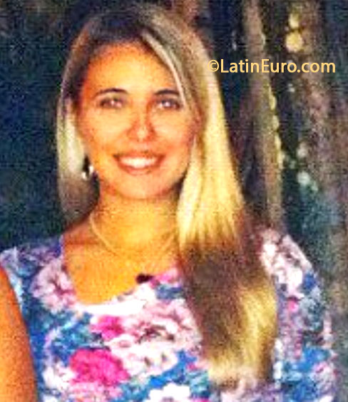 Date this nice looking Brazil girl Monique from Manaus BR8057