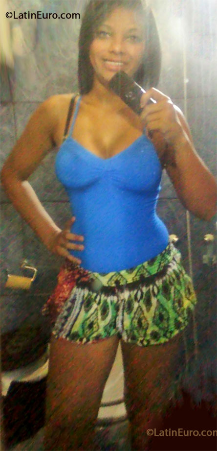 Date this hard body Brazil girl Leticia from Campinas BR8693