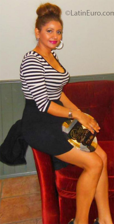 Date this cute Canada girl Rosa from Victoria CA592