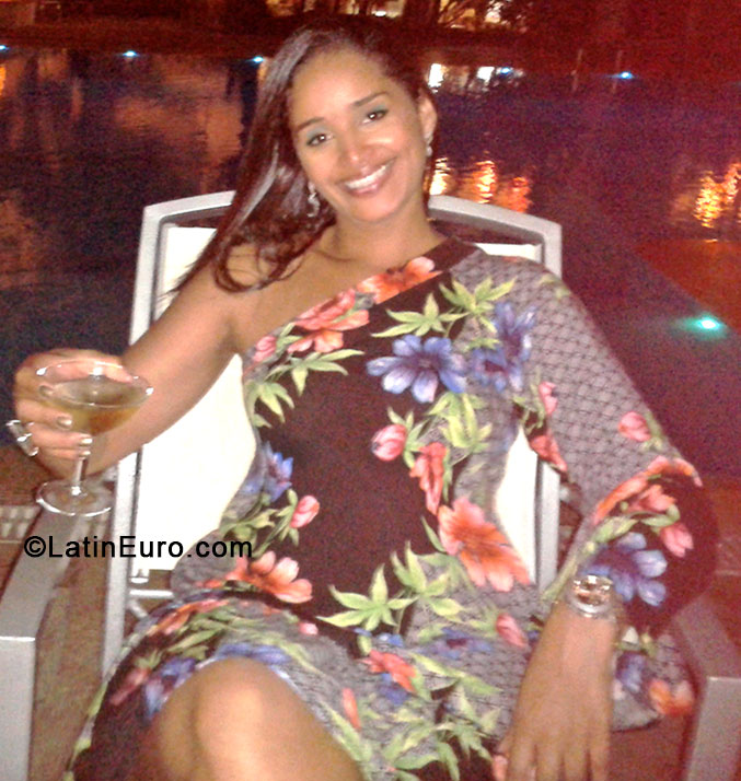 Date this gorgeous Brazil girl Flavia from Rio De Janeiro BR8129