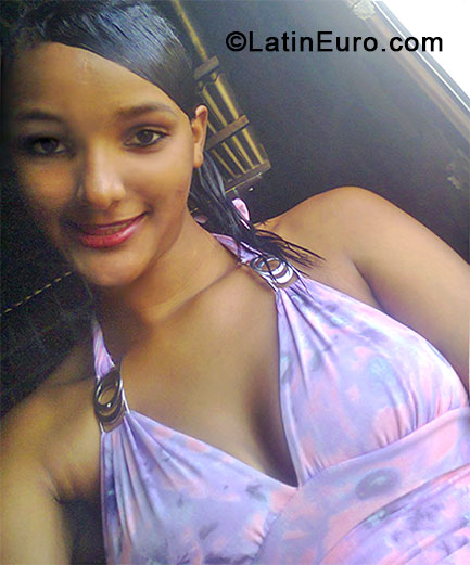 Date this funny Brazil girl Gleice from Recife BR8156