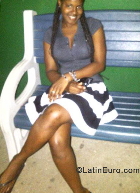 Date this sultry Jamaica girl Melesa from Kingston JM1318