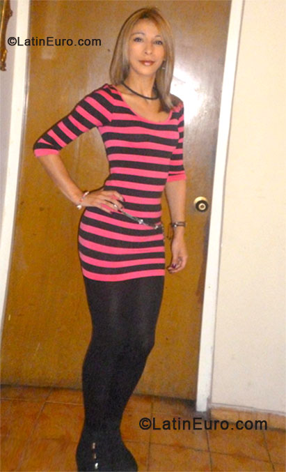 Date this good-looking Colombia girl Lucia from Bogota CO14371