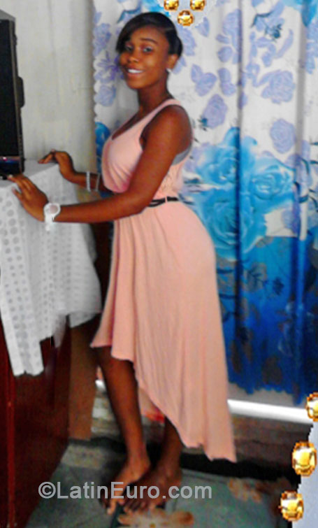 Date this voluptuous Jamaica girl Shani from clarendon JM1378