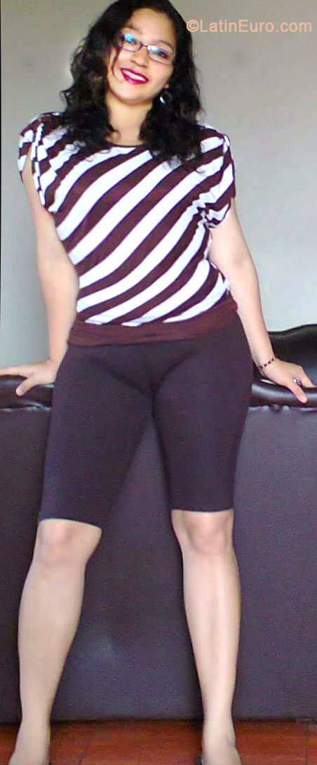 Date this lovely Peru girl Paola from Trujillo PE843