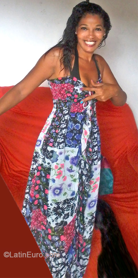 Date this delightful Brazil girl Resmin from Salvador BR8276