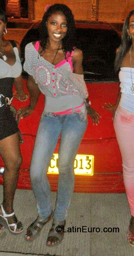 Date this hard body Colombia girl Xiomara from Cali CO14567