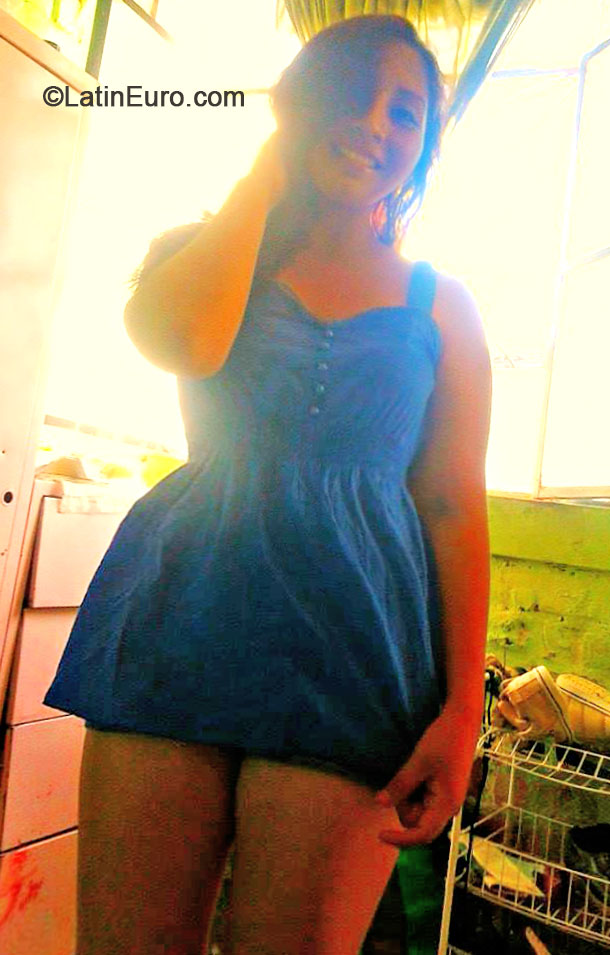 Date this voluptuous Peru girl Steff from Lima PE875