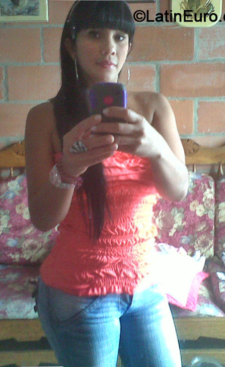 Date this foxy Colombia girl Shari from Medellin CO14721