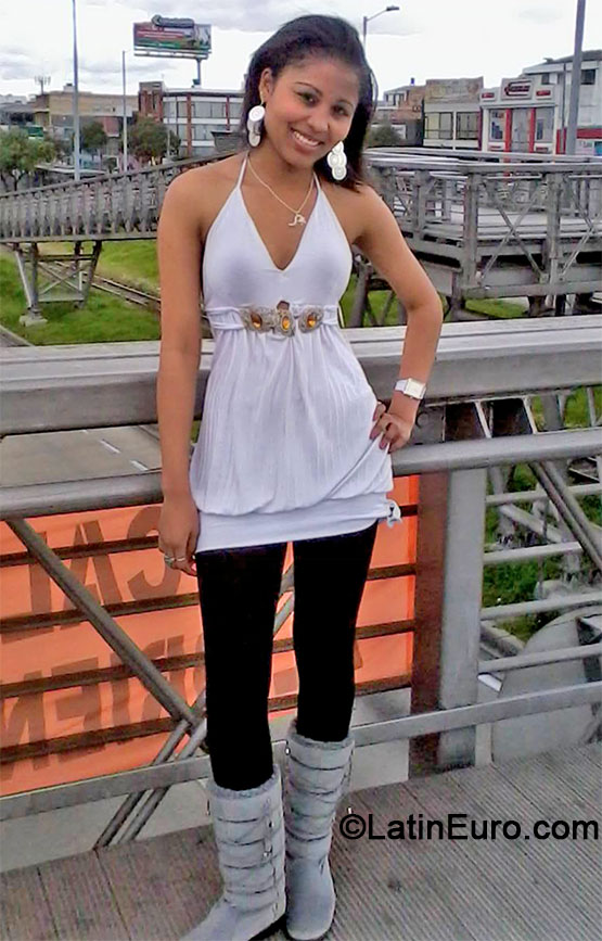 Date this good-looking Colombia girl Angelica from Bogota CO14738