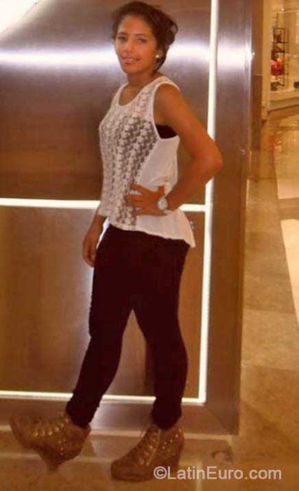 Date this charming Colombia girl Alexandra from Bucaramanga CO14833