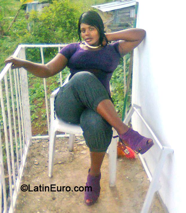 Date this hard body Jamaica girl Diana from Kingston JM1566