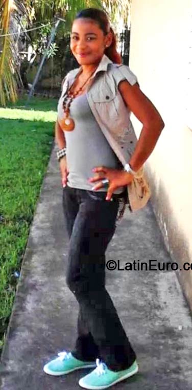 Date this young Jamaica girl Maria from Kingston JM1570