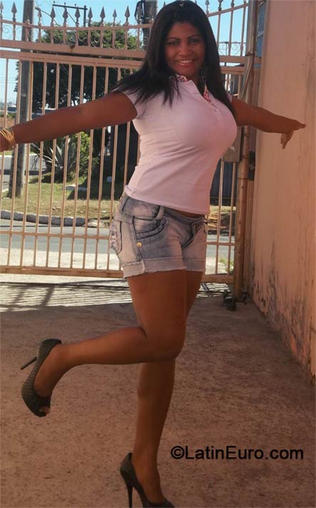 Date this young Brazil girl Claudia from Brasilia BR8665