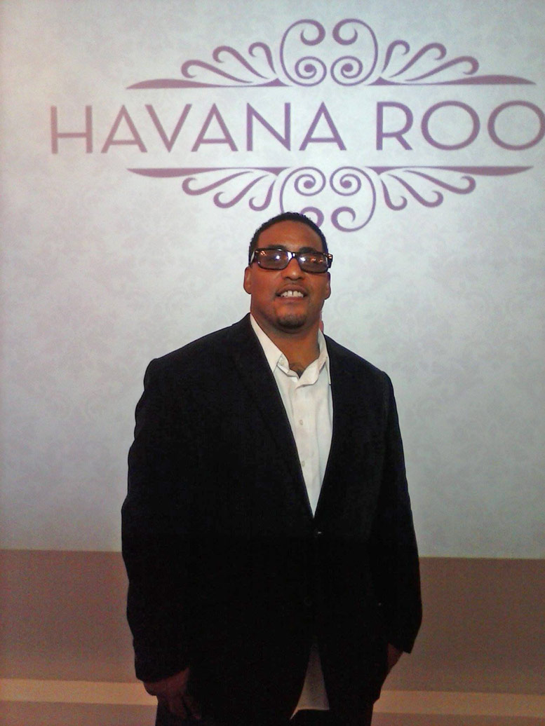 Date this voluptuous United States man Cortez Derrick from Miami US14867