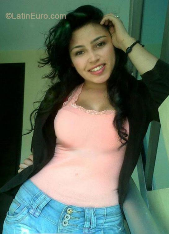 Date this good-looking Colombia girl Tatiana from Bucaramanaga CO14962