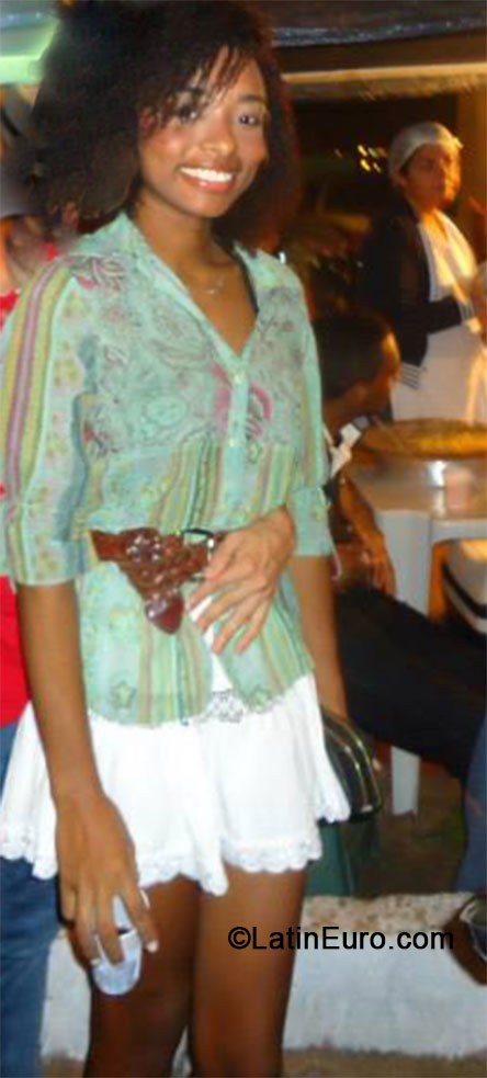 Date this voluptuous Brazil girl Luz from Rio De Janeiro BR8859