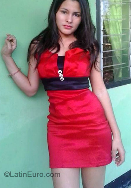 Date this attractive Colombia girl Laura from Bogota CO15051